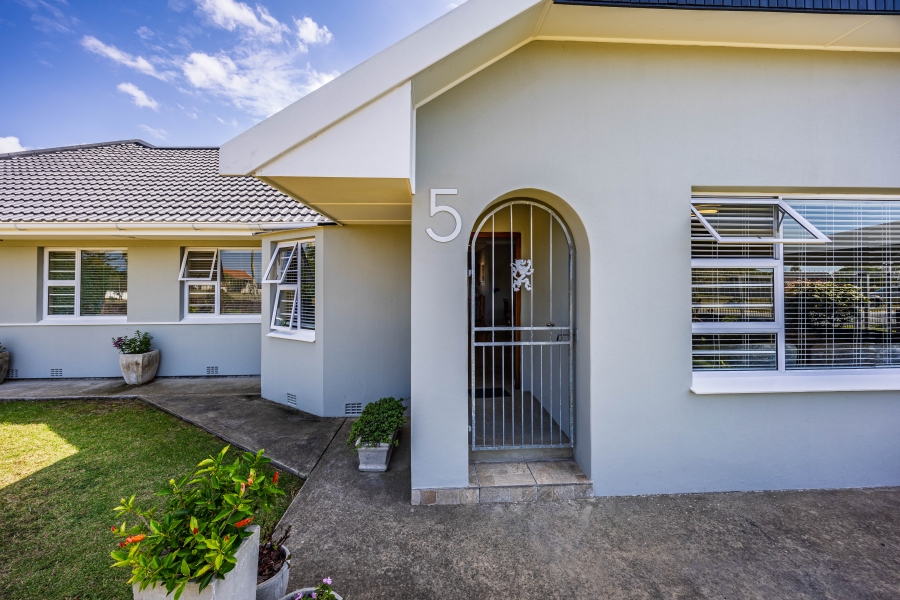 4 Bedroom Property for Sale in Beacon Bay Eastern Cape